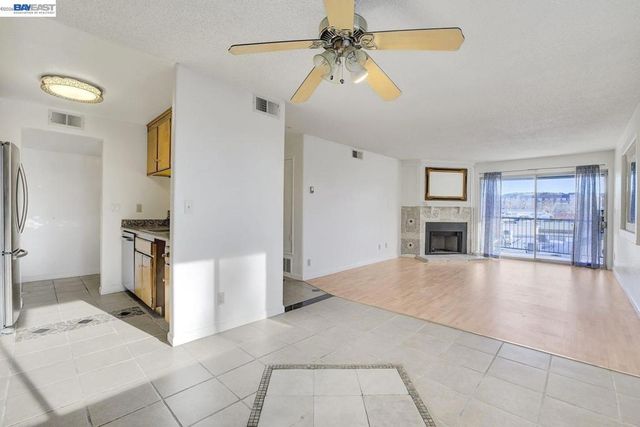 400 Davis 301, San Leandro, CA 94577