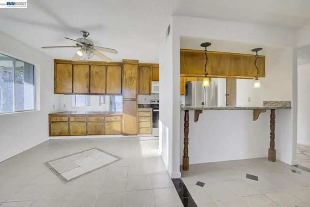 400 Davis 301, San Leandro, CA 94577