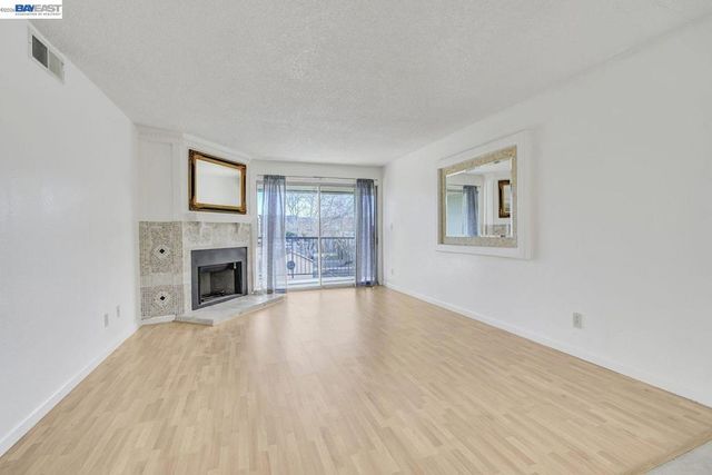 400 Davis 301, San Leandro, CA 94577