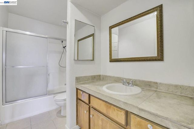 400 Davis 301, San Leandro, CA 94577