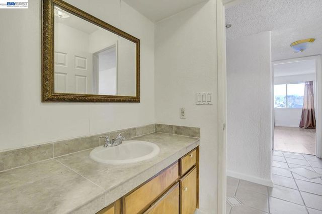 400 Davis 301, San Leandro, CA 94577