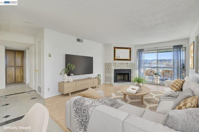 400 Davis 301, San Leandro, CA 94577