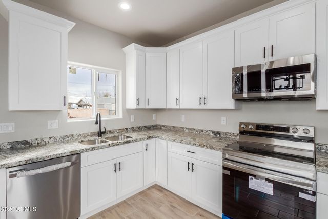 215 N BROWN Avenue, Casa Grande, AZ 85122