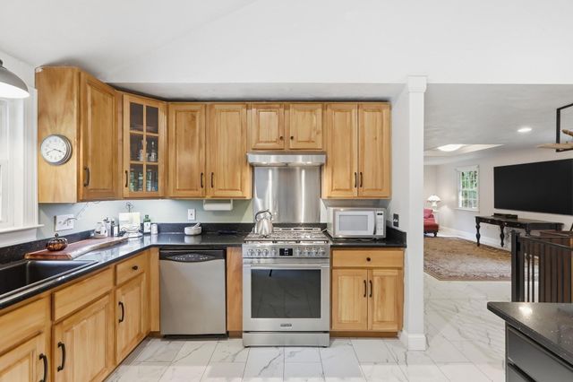 17 Maple Street, Douglas, MA 01516