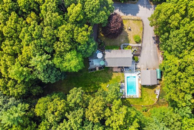 17 Maple Street, Douglas, MA 01516