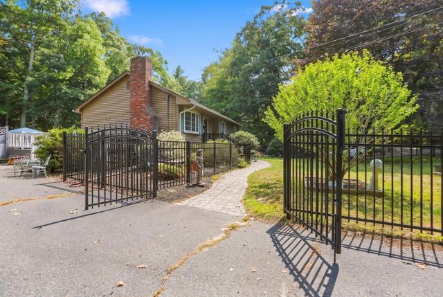 17 Maple Street, Douglas, MA 01516