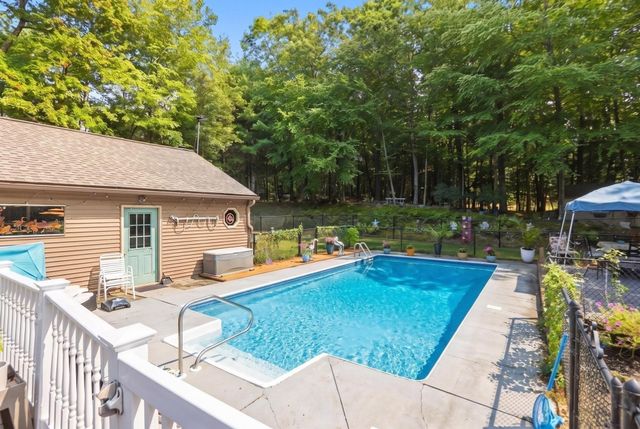 17 Maple Street, Douglas, MA 01516