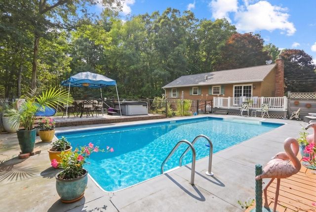 17 Maple Street, Douglas, MA 01516