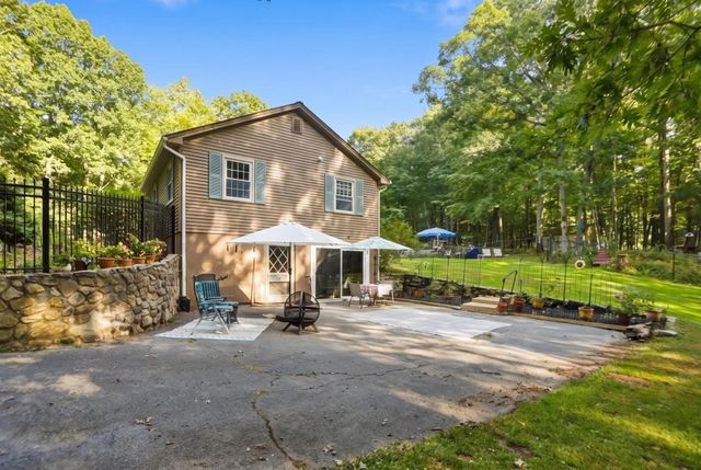 17 Maple Street, Douglas, MA 01516