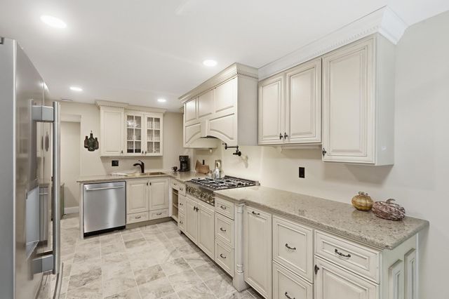 17 Maple Street, Douglas, MA 01516