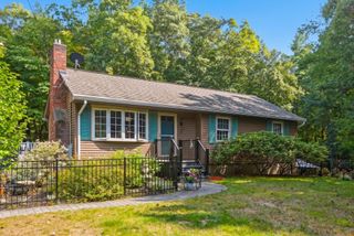 17 Maple Street, Douglas, MA 01516