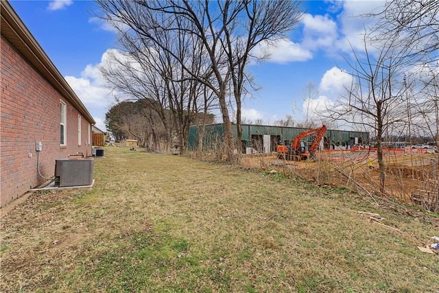 3501 SW Victoria Place, Bentonville, AR 72712