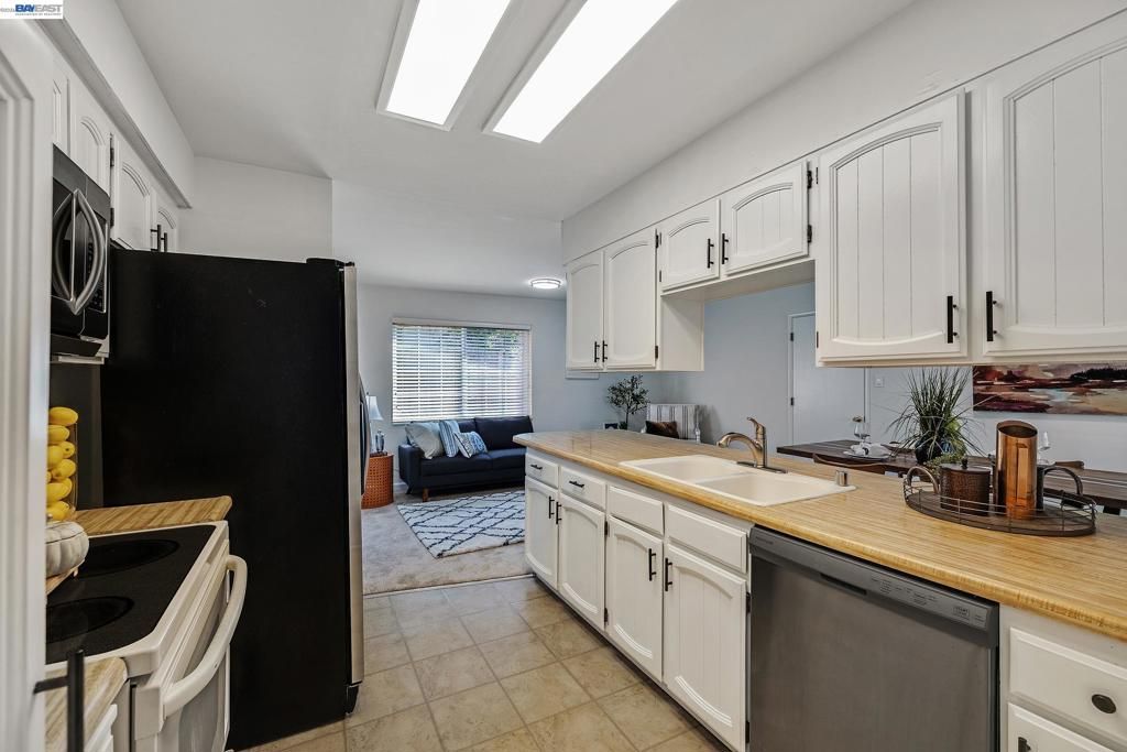 Image 6 of property listing at 577 Jonathan Way, Union City, CA 94587