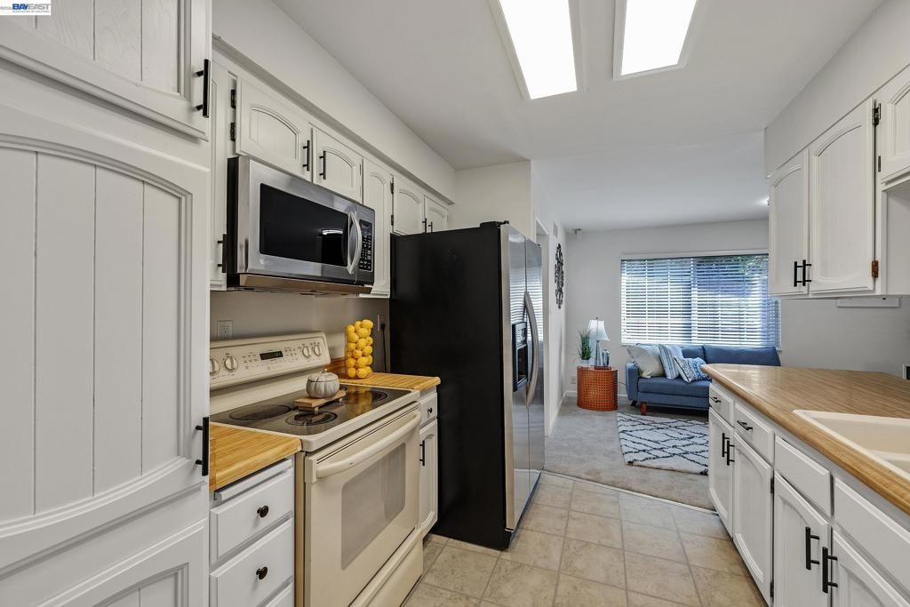 Image 7 of property listing at 577 Jonathan Way, Union City, CA 94587