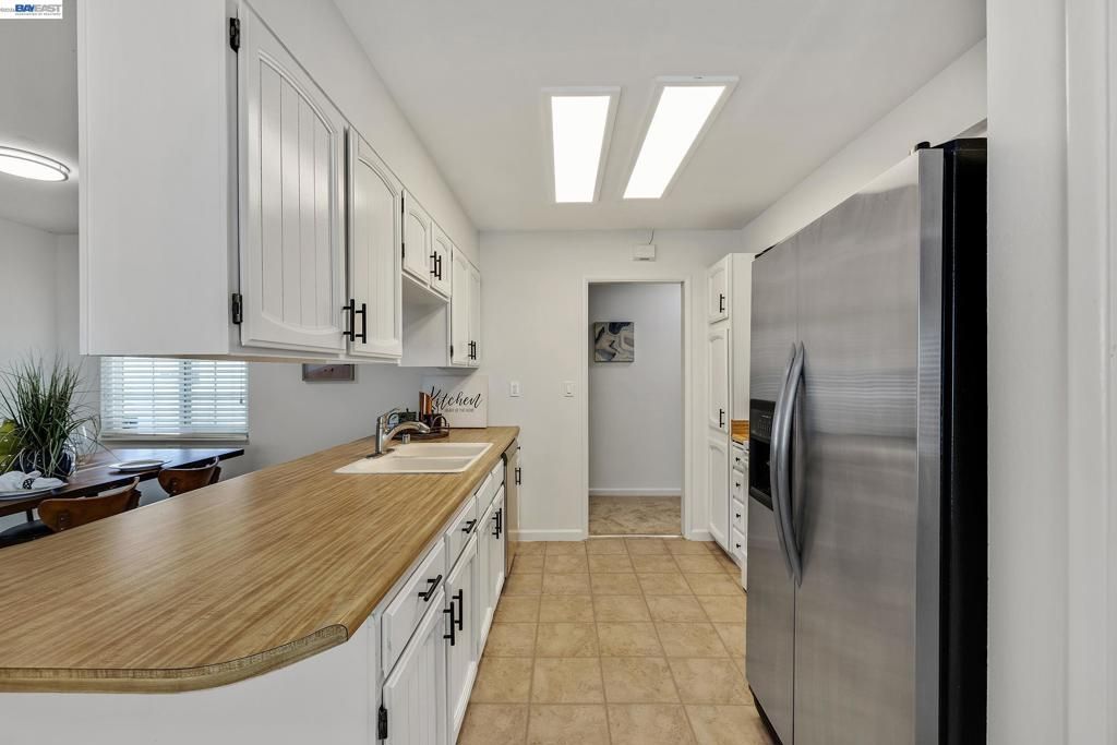 Image 8 of property listing at 577 Jonathan Way, Union City, CA 94587