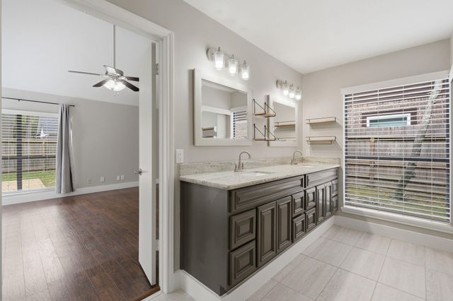 14 Dusky Meadow Place, The Woodlands, TX 77381