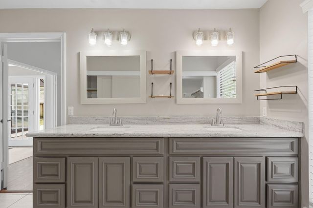 14 Dusky Meadow Place, The Woodlands, TX 77381