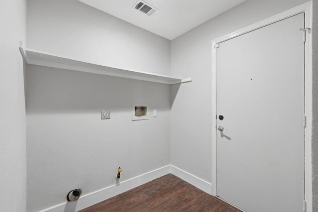 14 Dusky Meadow Place, The Woodlands, TX 77381