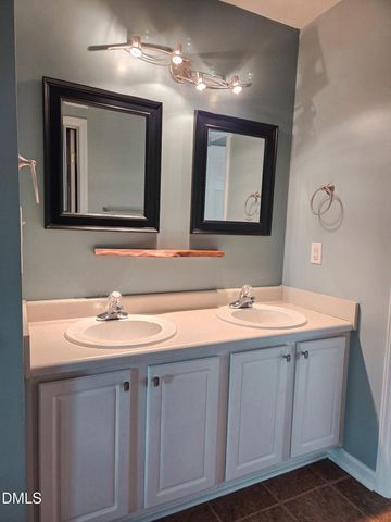 1004 Holly Pointe Drive, Wendell, NC 27591