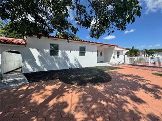 8900 NW 33rd Ave Rd, Miami, FL 33147