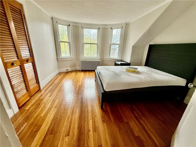 60 Dixon Street, Newport, RI 02840