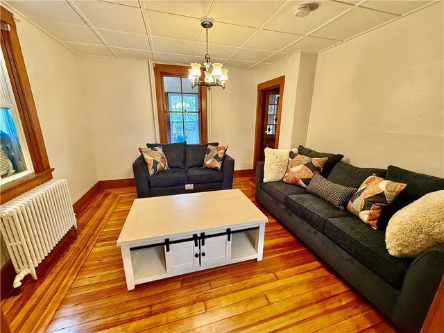 60 Dixon Street, Newport, RI 02840