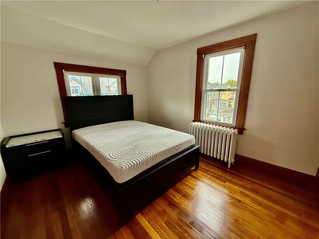 60 Dixon Street, Newport, RI 02840