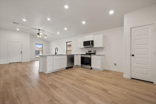 2411 Aberdeen Avenue, Wolfforth, TX 79382