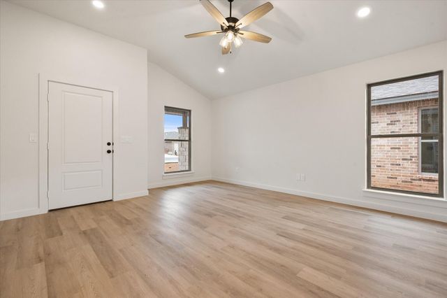 2411 Aberdeen Avenue, Wolfforth, TX 79382