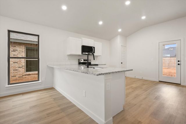 2411 Aberdeen Avenue, Wolfforth, TX 79382