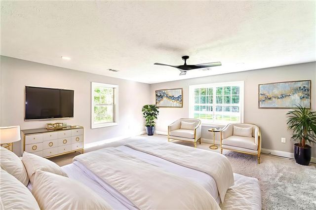 5696 OAKLANE Road, Pineville, LA 71360