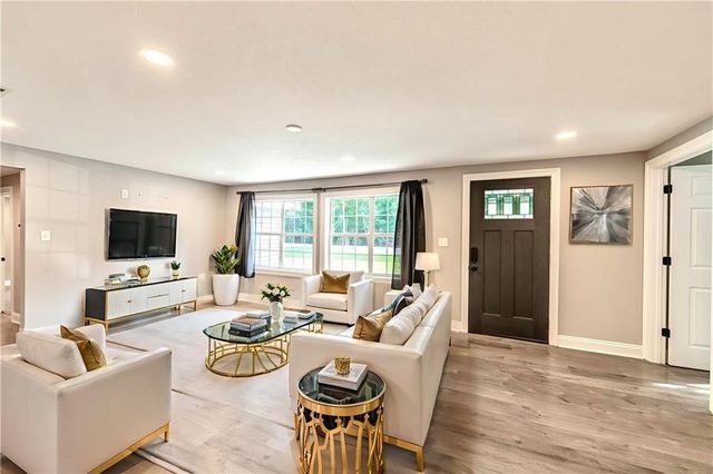 5696 OAKLANE Road, Pineville, LA 71360