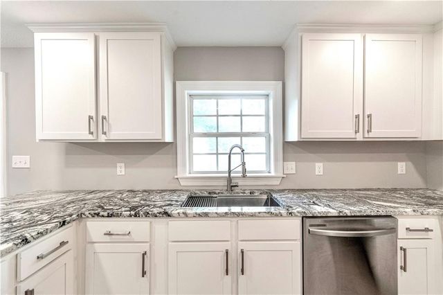 5696 OAKLANE Road, Pineville, LA 71360