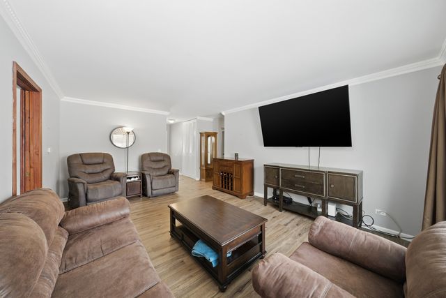 2612 Mitchell Drive, Woodridge, IL 60517