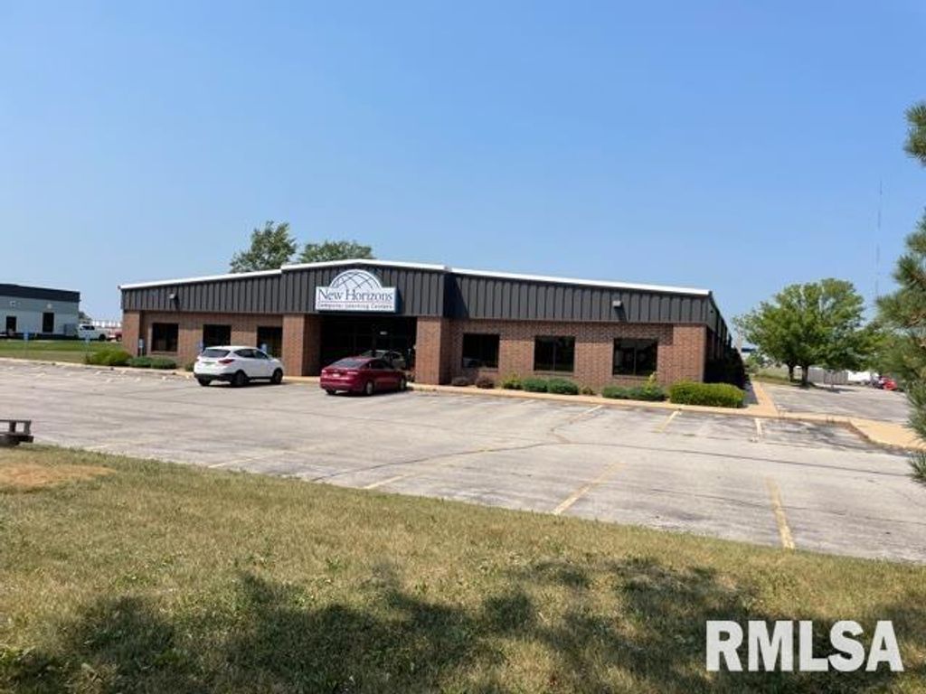 1850 BOYSON Road A, Hiawatha, IA 52233 — exterior