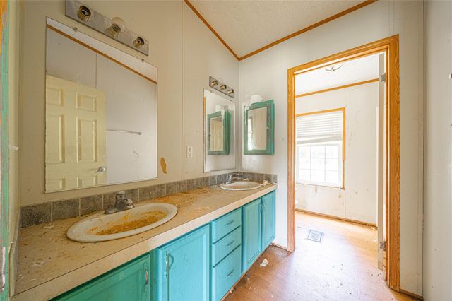 117 Charles Burnes LN, Rosanky, TX 78953