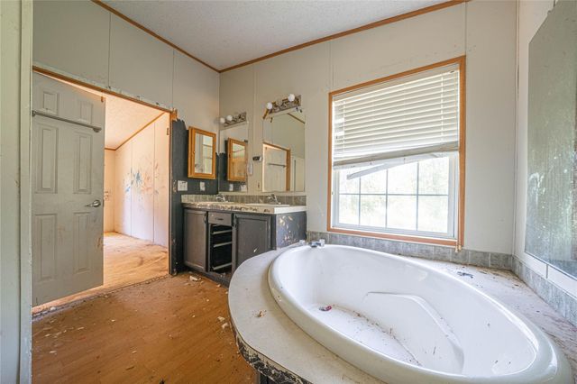 117 Charles Burnes LN, Rosanky, TX 78953