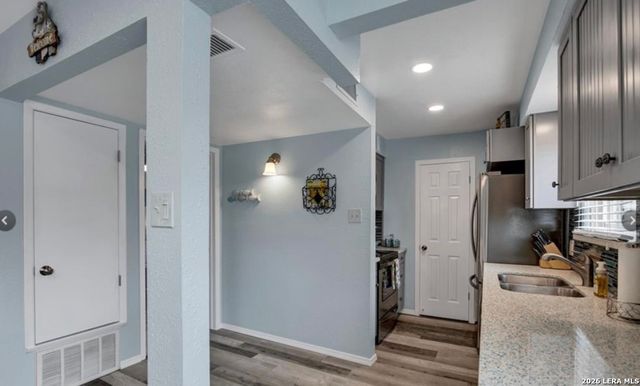 1185 Parkview Dr Apt D24, Canyon Lake, TX 78133