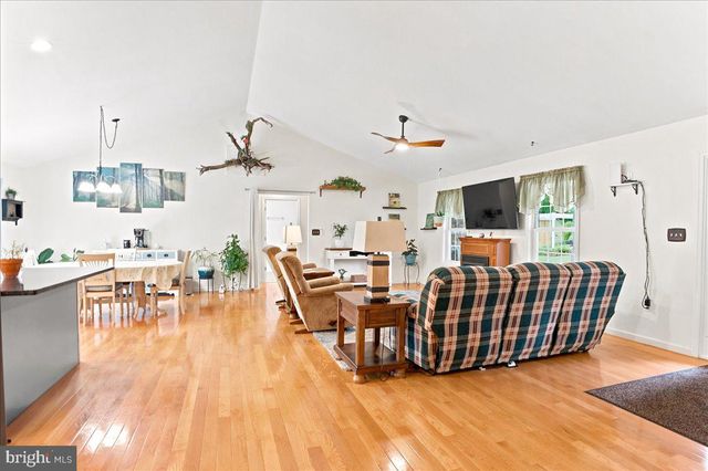 1309 REDLAND RD, Cross Junction, VA 22625