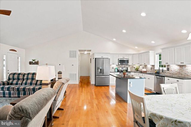 1309 REDLAND RD, Cross Junction, VA 22625
