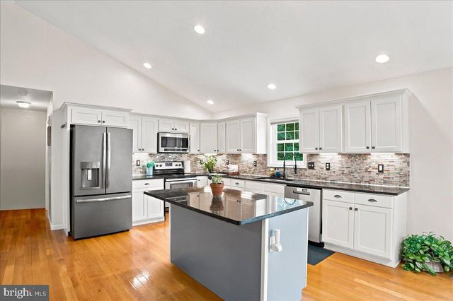 1309 REDLAND RD, Cross Junction, VA 22625