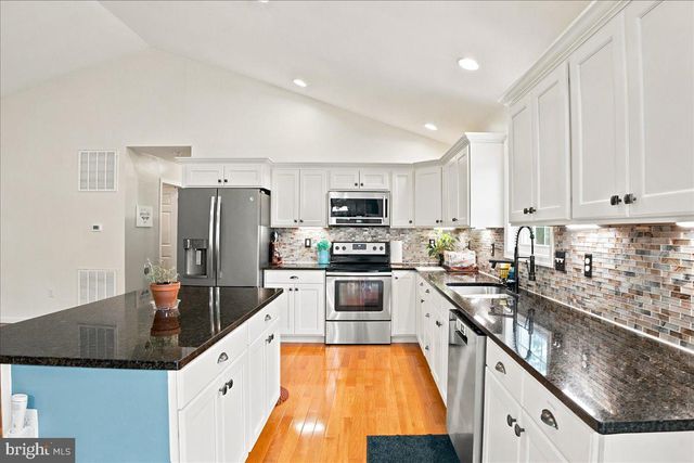 1309 REDLAND RD, Cross Junction, VA 22625