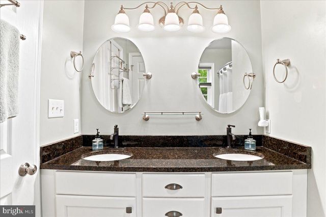 1309 REDLAND RD, Cross Junction, VA 22625