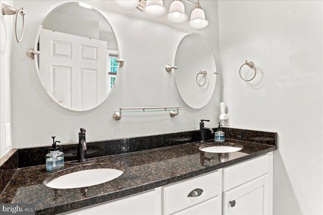 1309 REDLAND RD, Cross Junction, VA 22625