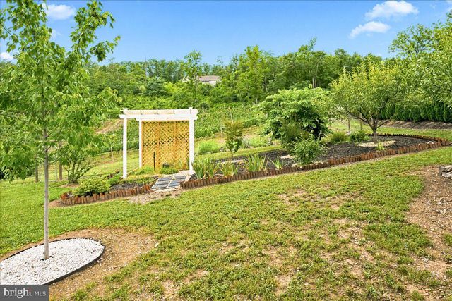 1309 REDLAND RD, Cross Junction, VA 22625