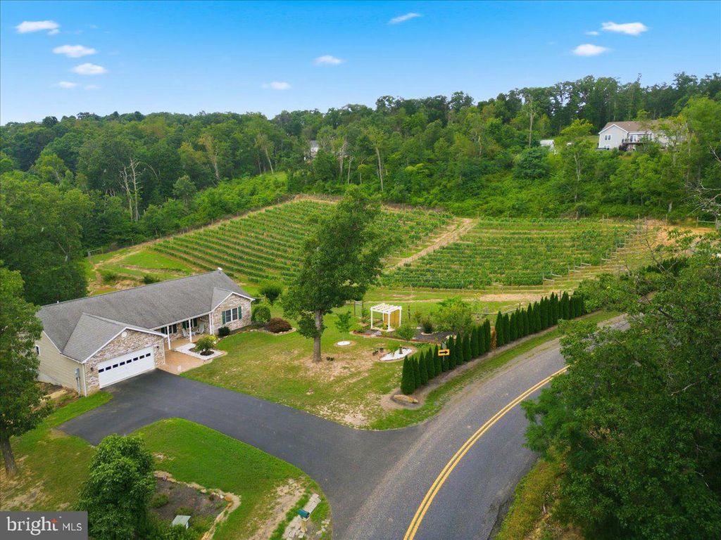 1309 REDLAND RD, Cross Junction, VA 22625