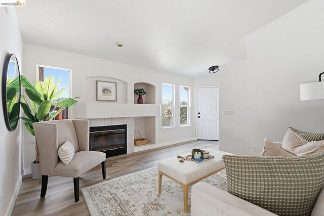 6979 Romanzo WAY, Elk Grove, CA 95758