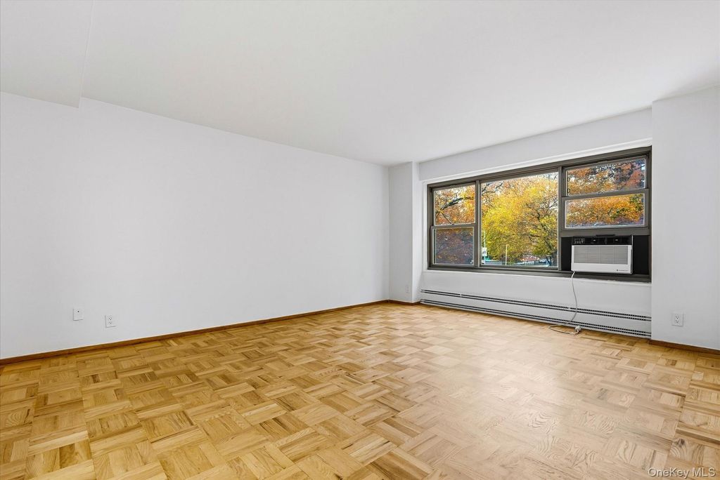 21-85 34th Avenue 2D, Astoria, NY 11106