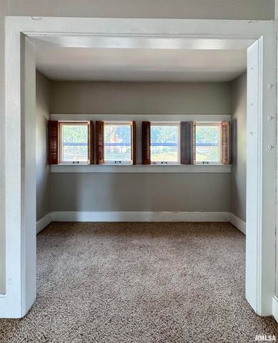 916 7TH Street, Fulton, IL 61252