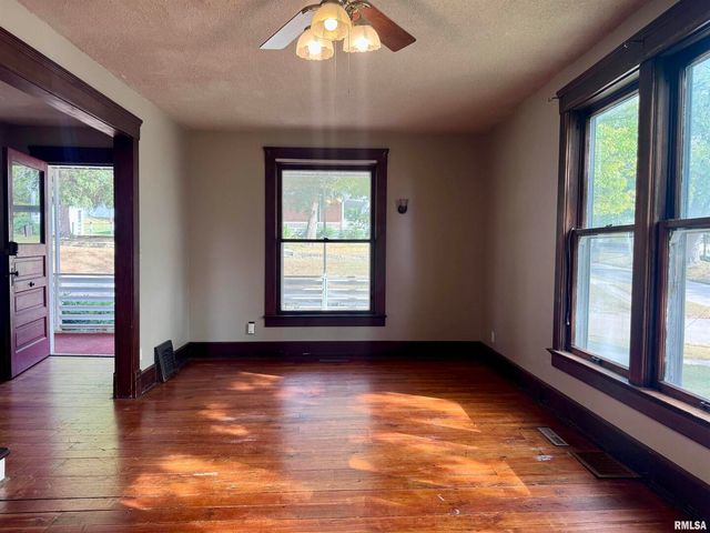 916 7TH Street, Fulton, IL 61252